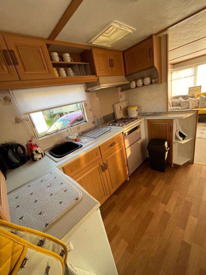 The Samanda Van Newport Caravan Park Hotel Hemsby Bagian luar foto