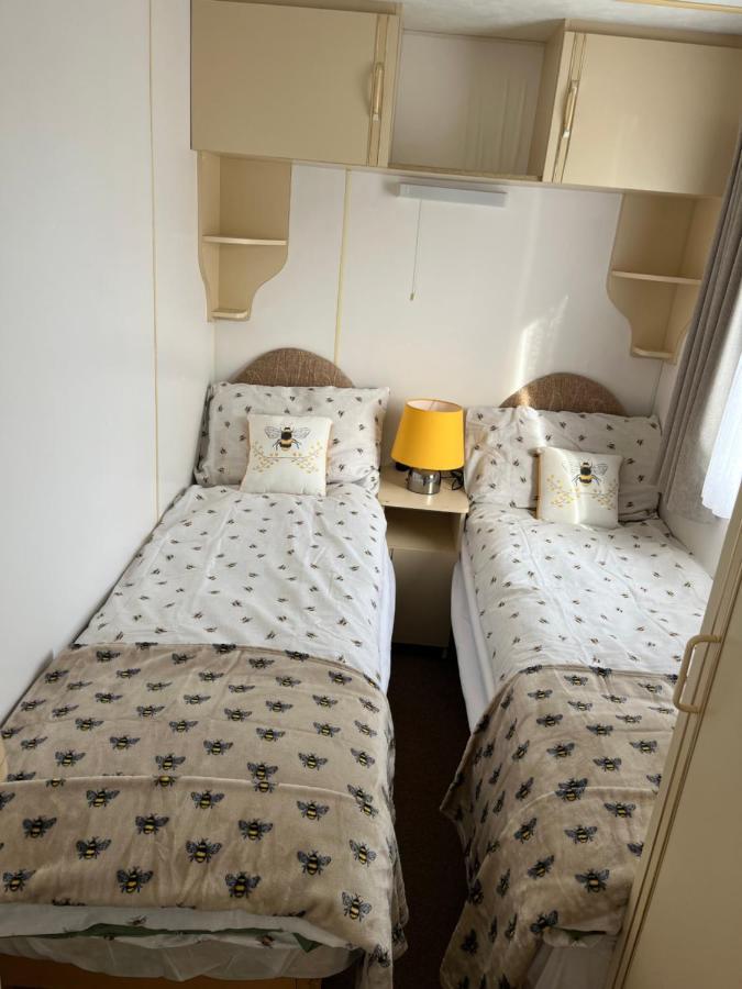 The Samanda Van Newport Caravan Park Hotel Hemsby Bagian luar foto