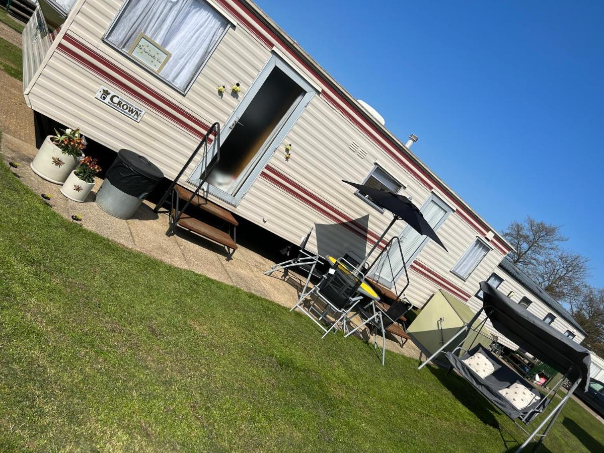 The Samanda Van Newport Caravan Park Hotel Hemsby Bagian luar foto