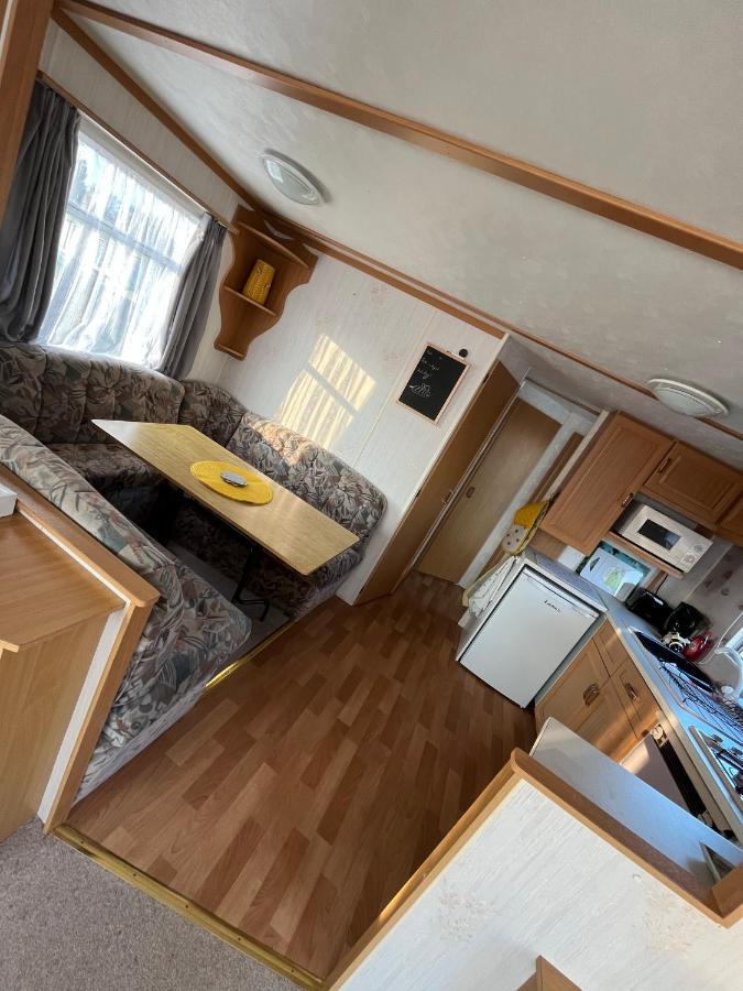 The Samanda Van Newport Caravan Park Hotel Hemsby Bagian luar foto