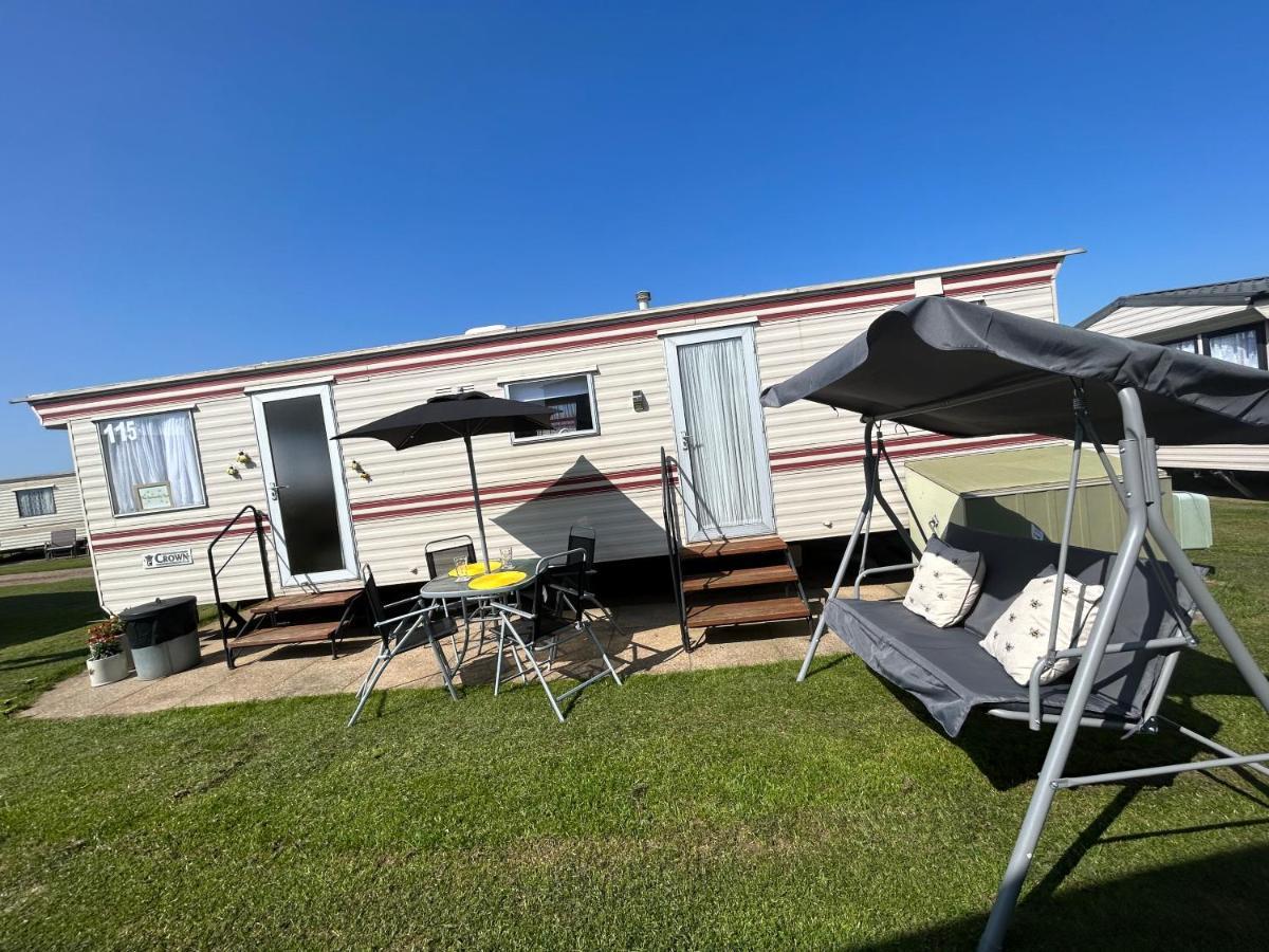 The Samanda Van Newport Caravan Park Hotel Hemsby Bagian luar foto