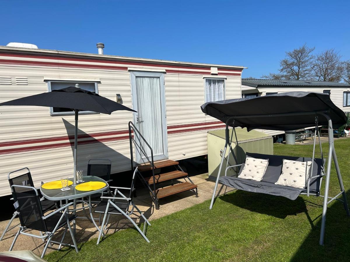 The Samanda Van Newport Caravan Park Hotel Hemsby Bagian luar foto